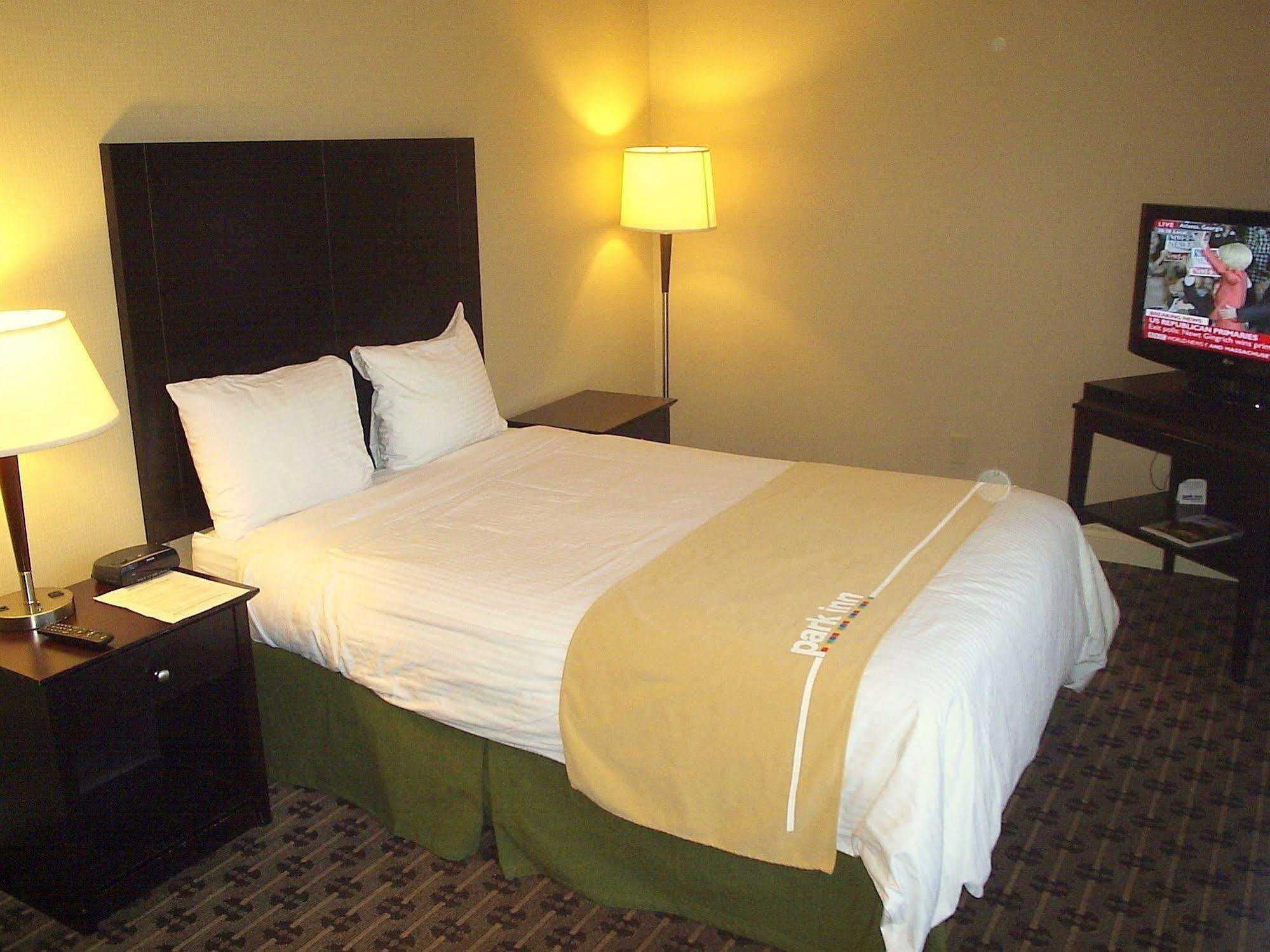Park Inn & Suites By Radisson バンクーバー エクステリア 写真