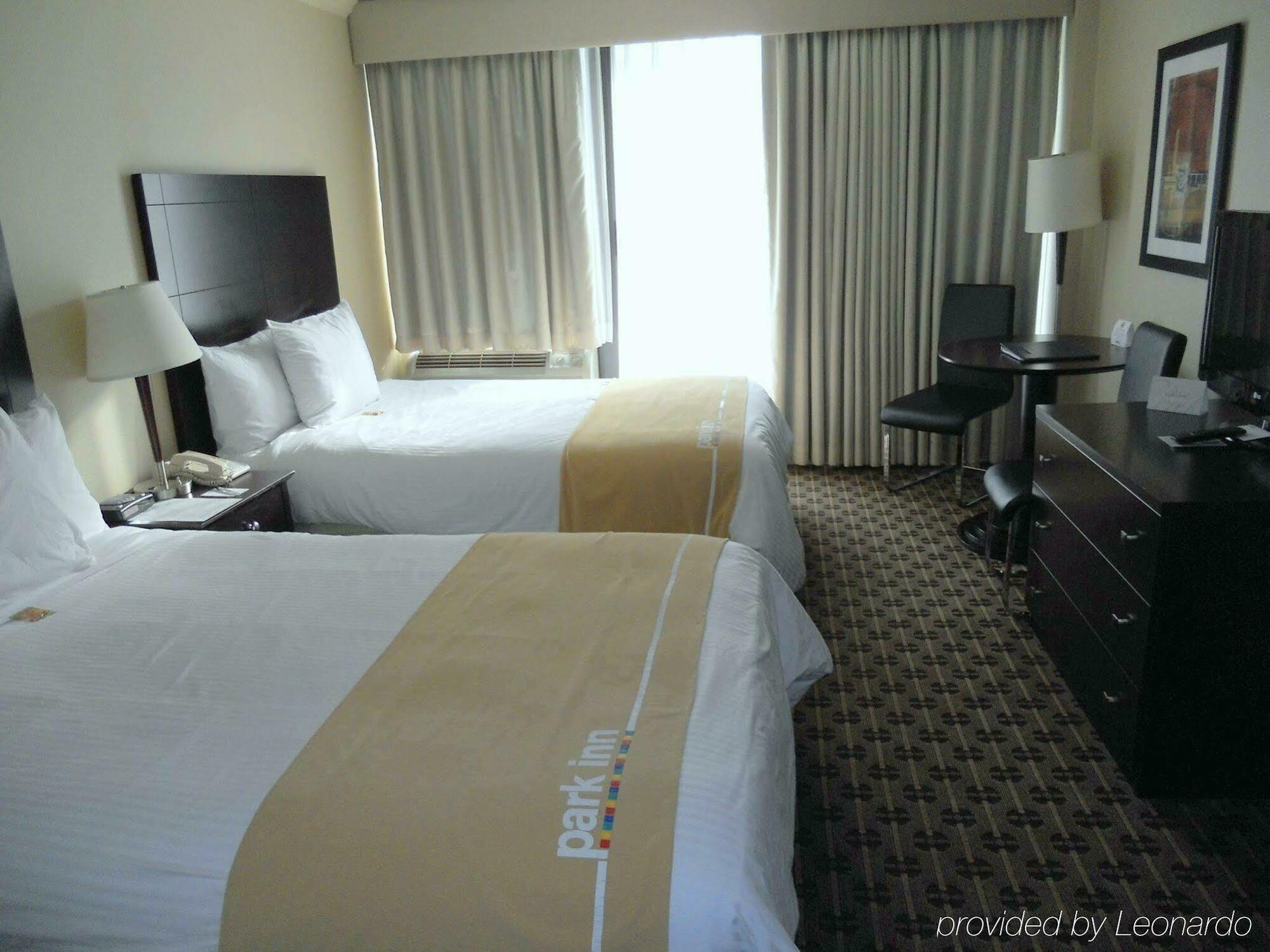 Park Inn & Suites By Radisson バンクーバー エクステリア 写真